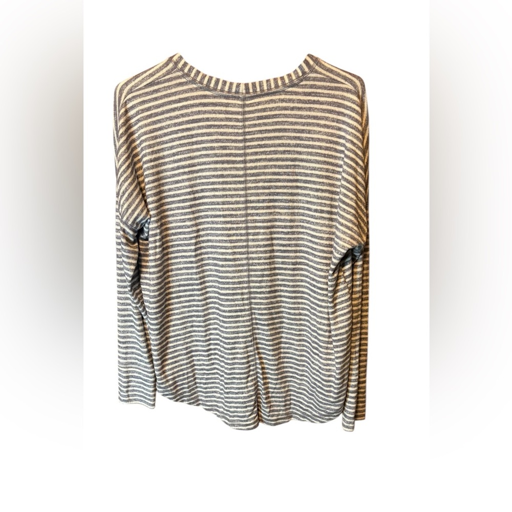 Abercrombie & Fitch Gray Striped V-Neck Long Sleeve Top Size Small - Picture 6 of 6
